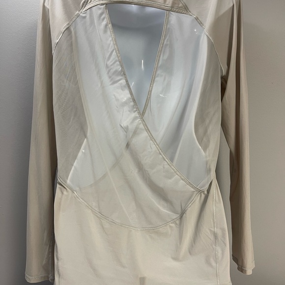 EUC Light Gray Lululemon Shirt Size 6 - Picture 2 of 3